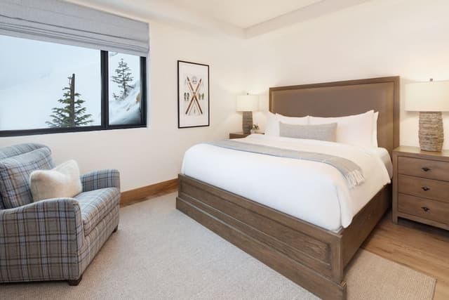 Signature Suite, 1 King Bed with Sofa bed