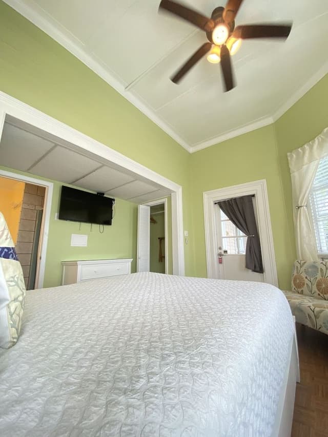Standard Room, 1 Queen Bed, Non Smoking, Private Bathroom
