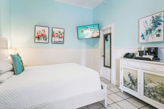 Standard Room, 1 Queen Bed, Non Smoking, Private Bathroom