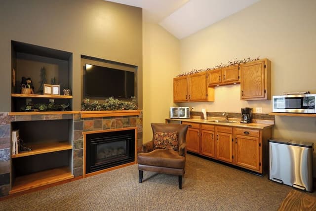 Suite, 1 King Bed (1 Bedroom Kitchenette )