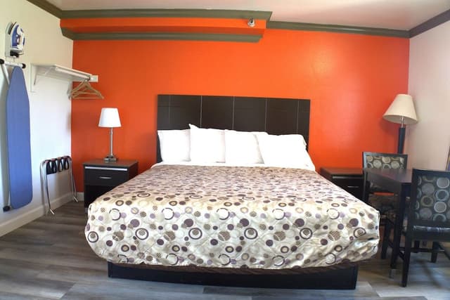Standard Room, 1 King Bed