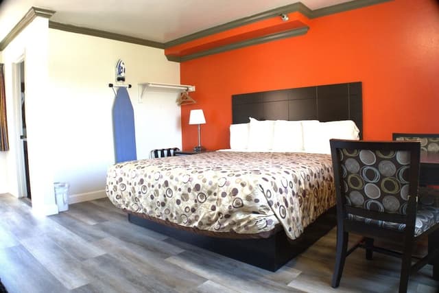 Standard Room, 1 King Bed