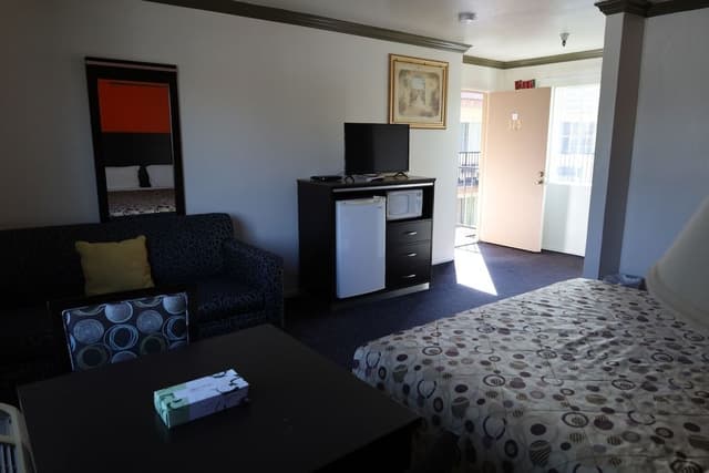 Standard Room, 1 King Bed