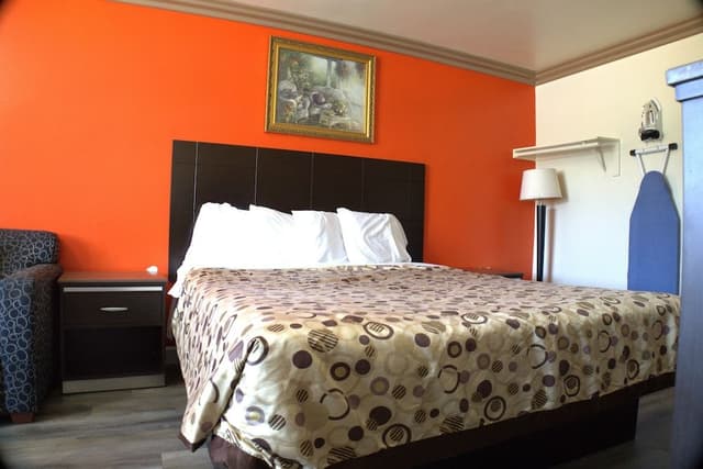 Standard Room, 1 King Bed