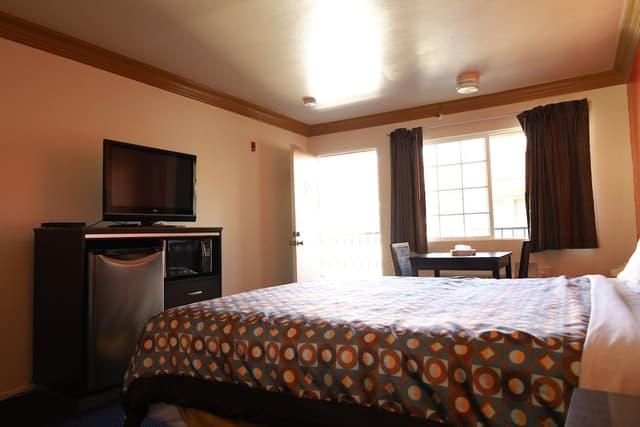 Standard Room, 1 King Bed