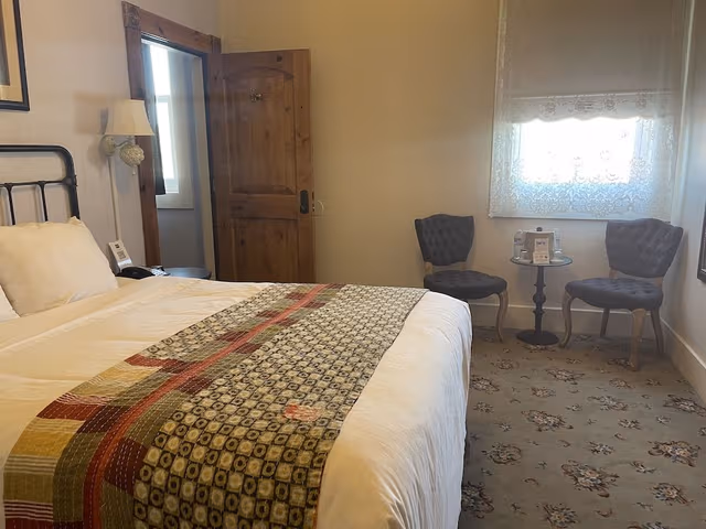 Basic Room, 1 Queen Bed