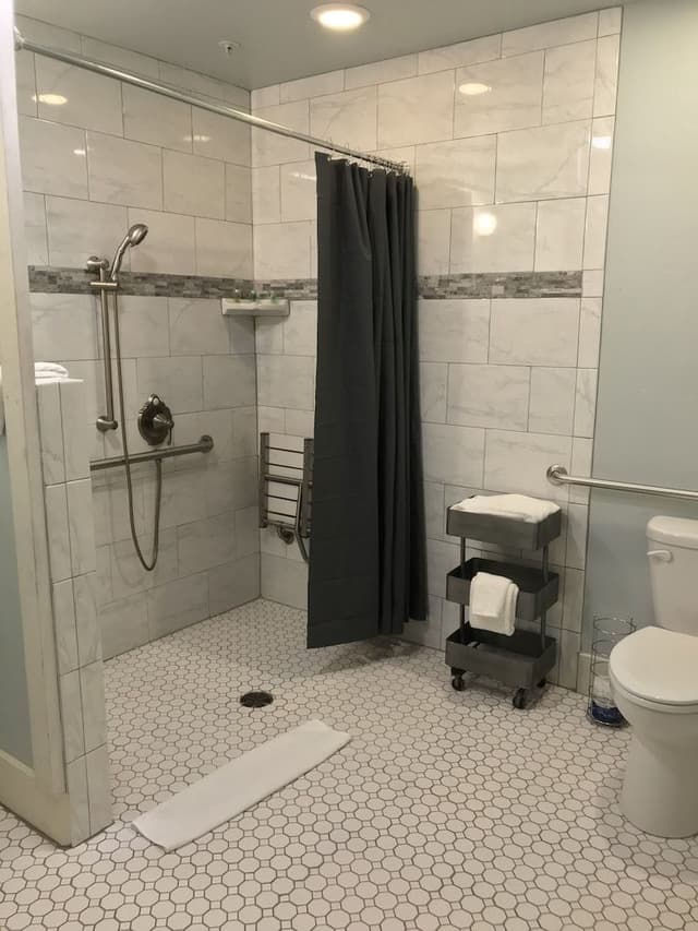 Basic Room, 1 Queen Bed