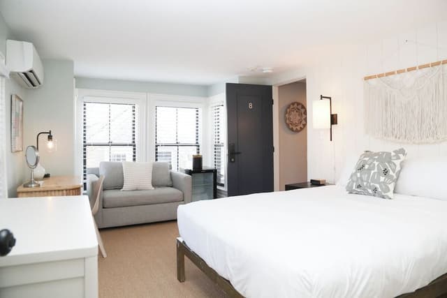 Deluxe Room, 1 Queen Bed