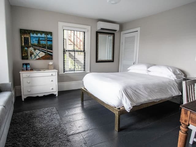 Standard Room, 1 Queen Bed