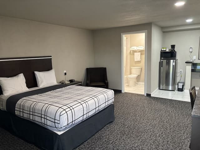 Standard Room, 1 King Bed