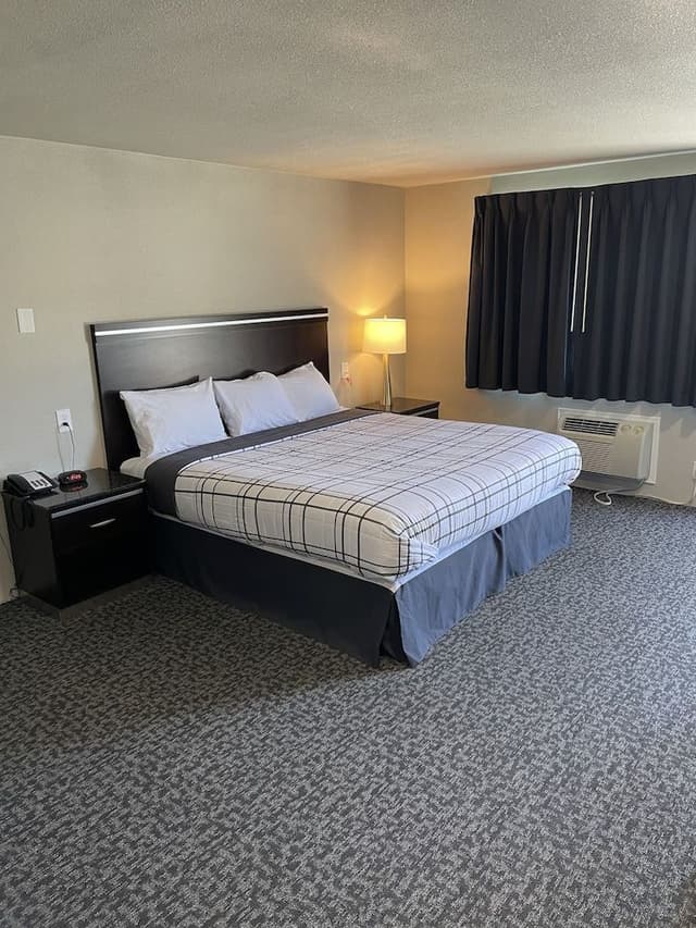 Standard Room, 1 King Bed