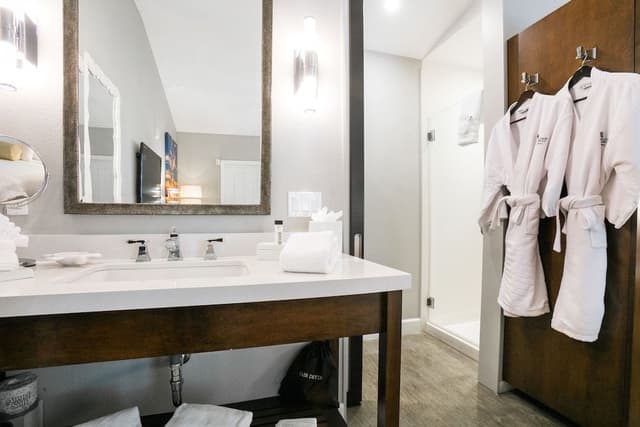 Deluxe Room, 1 King Bed