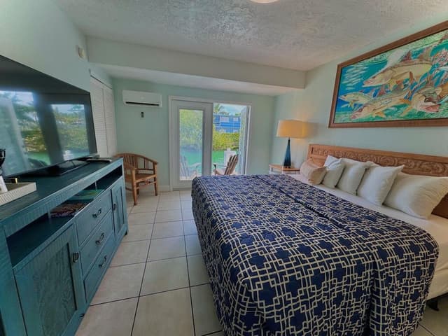King Bed Water View