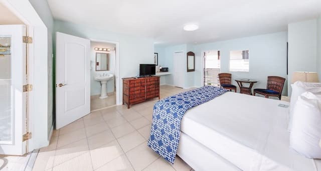 King Bed Water View
