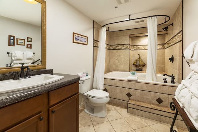Master Suite - 36