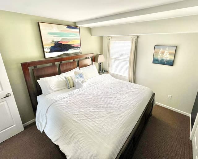 Master Suite - 36
