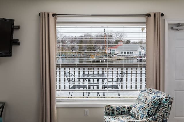 Master Suite - 36
