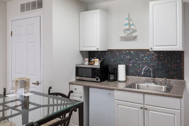 Master Suite - 36