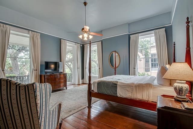 1 King Bed, Historic W/ Balcony