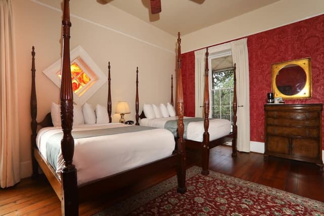 2 Double Beds, Historic W/ Balcony