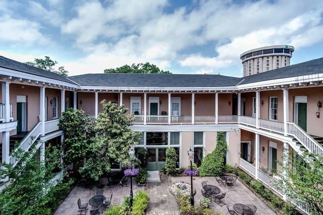 2 Queen Beds, Courtyard