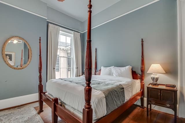 1 King Bed, Historic W/ Balcony