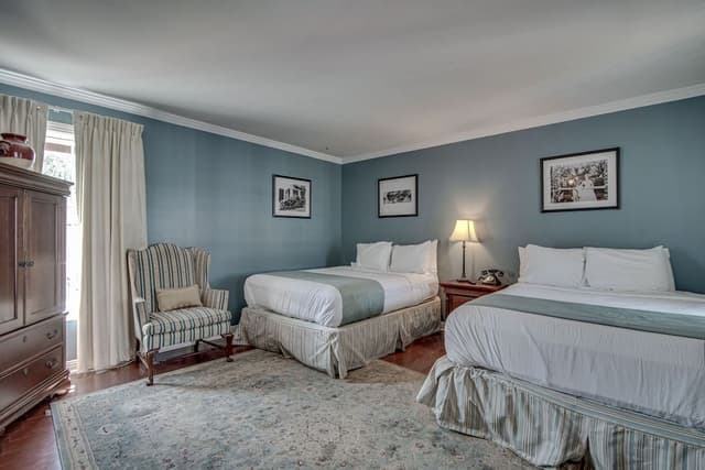 2 Queen Beds, Courtyard
