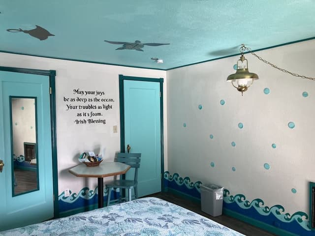 Design Single Room, 1 King Bed