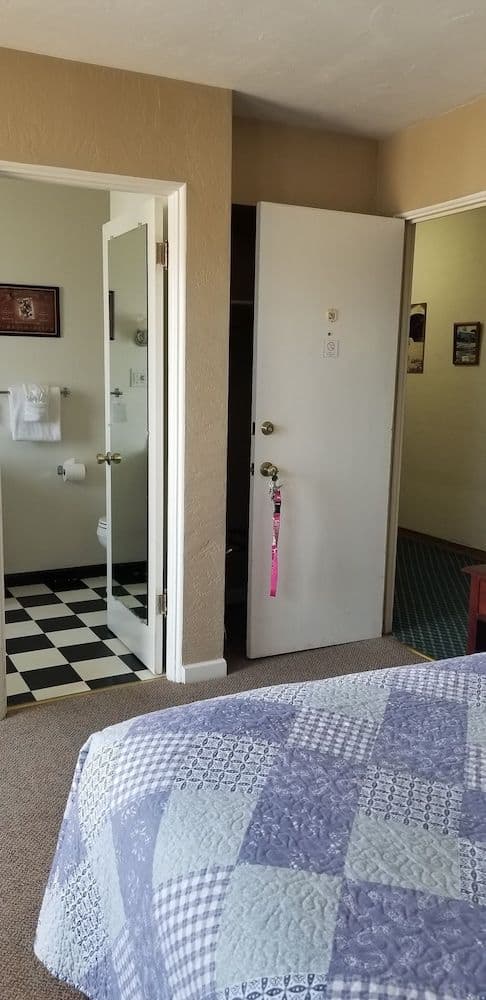 Standard Single Room, 1 Queen Bed