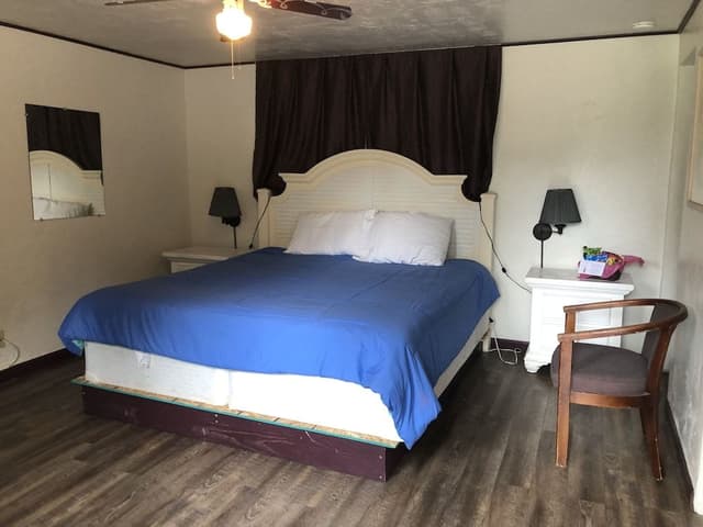 Design Single Room, 1 King Bed
