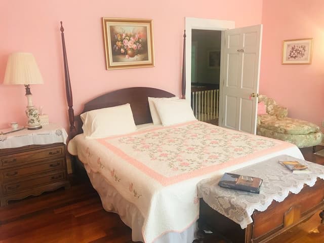 Room, Private Bathroom (Grandma Sallie Mae)