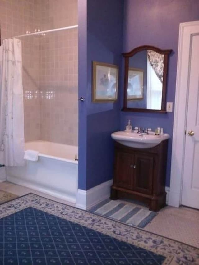 Room, Private Bathroom (Grandma Dixon)