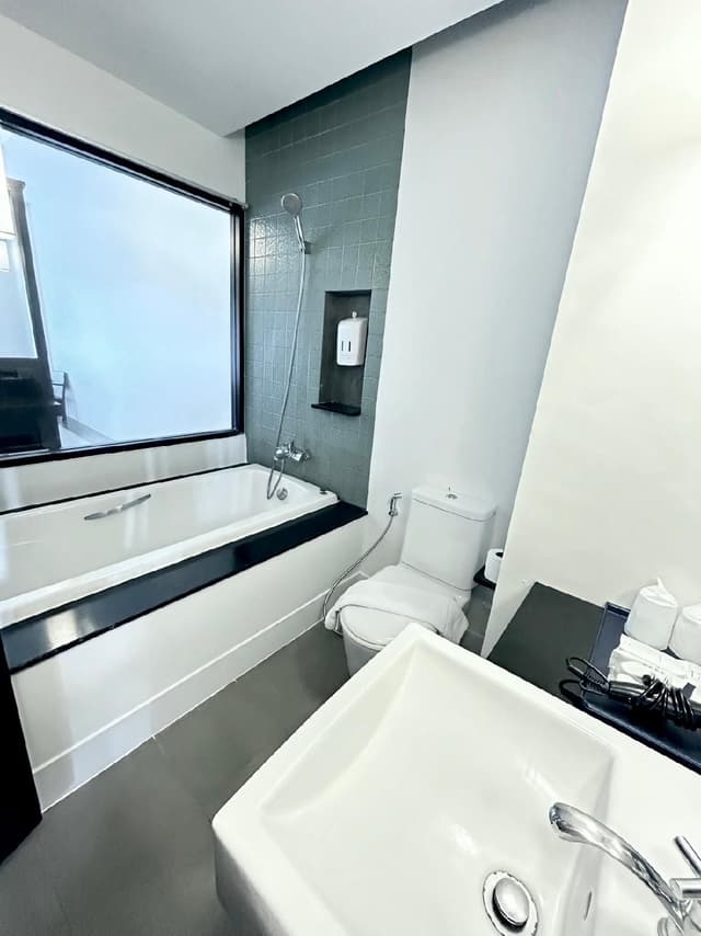 Deluxe Room With Pool Access
