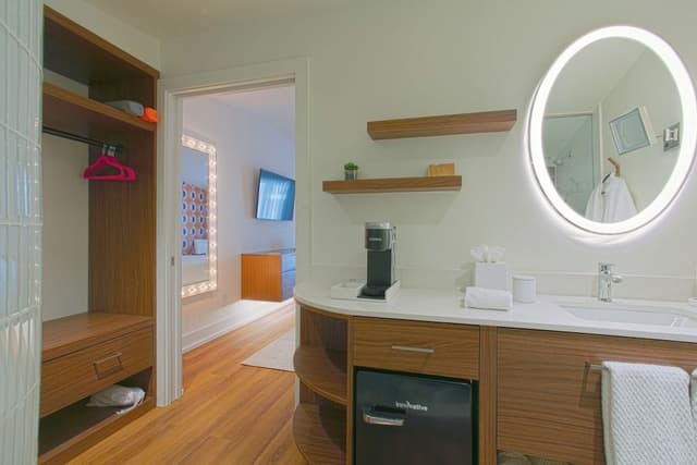 Nostalgic King, Magic Fingers Bed