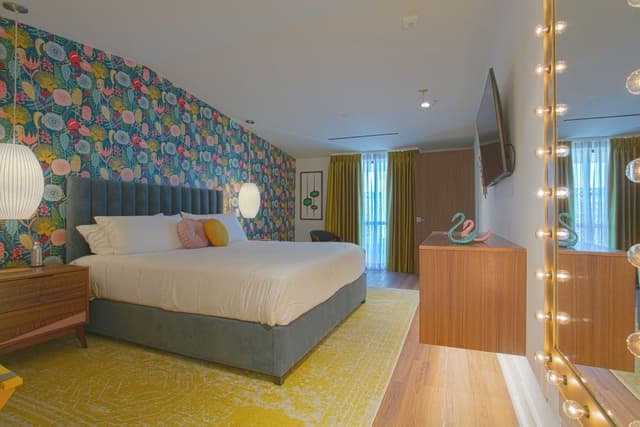 King Suite, Accessible