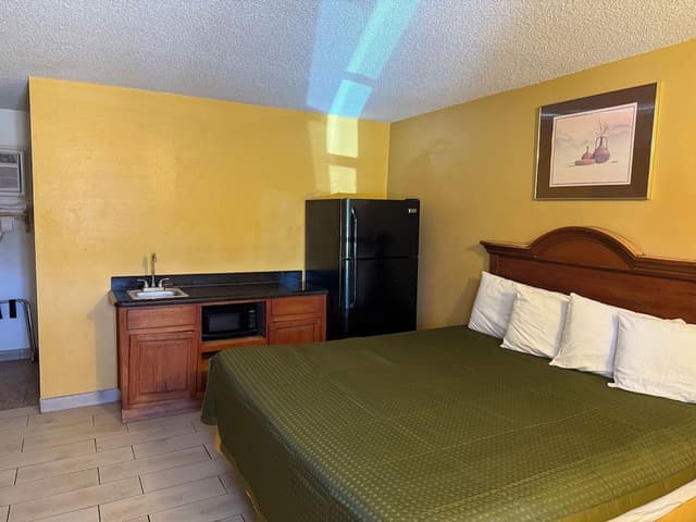 Standard Room, 1 King Bed, Non Smoking