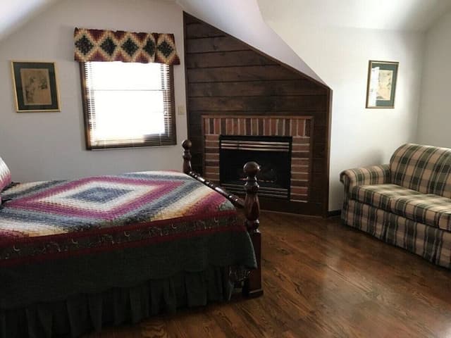 Deluxe Single Room, 1 Queen Bed with Sofa bed
