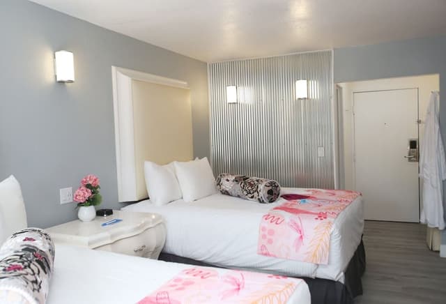 Deluxe (Non-Pet) Double Queen Room