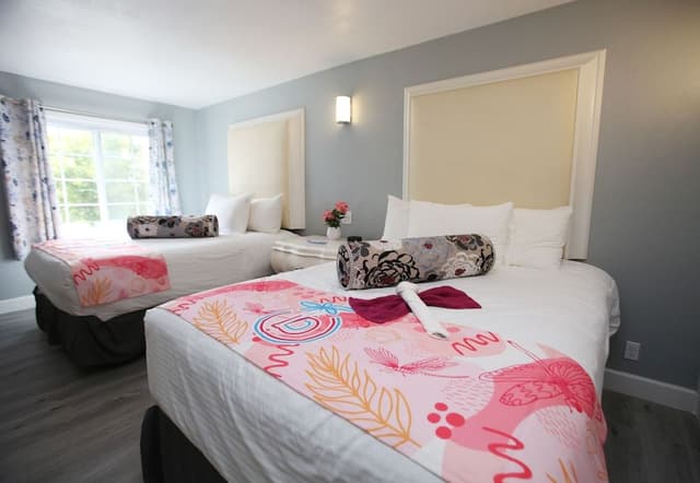 Deluxe (Non-Pet) Double Queen Room