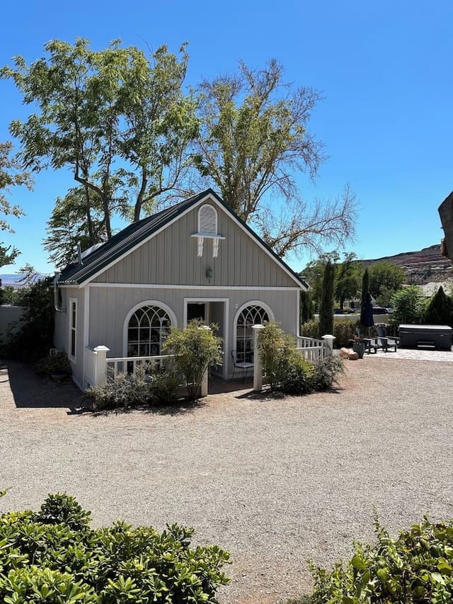 The Cottage (Pet friendly)