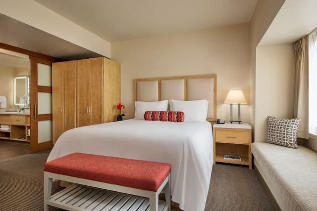 Deluxe Room, 1 King Bed