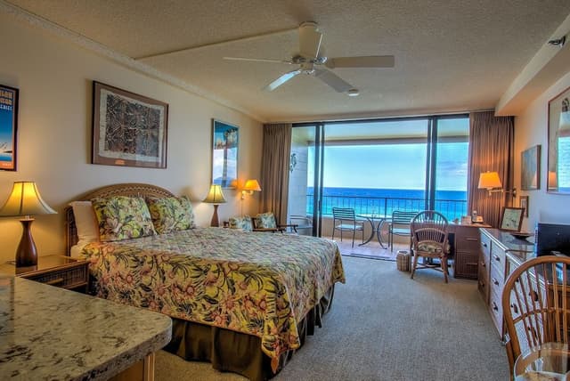 Junior Suite, 1 Queen Bed, Lanai, Oceanfront (Specific Unit May Vary)