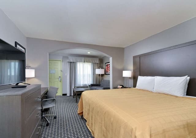 Suite, 2 Queen Beds, Kitchenette