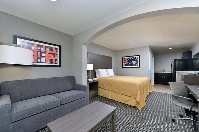 Suite, 2 Queen Beds, Kitchenette