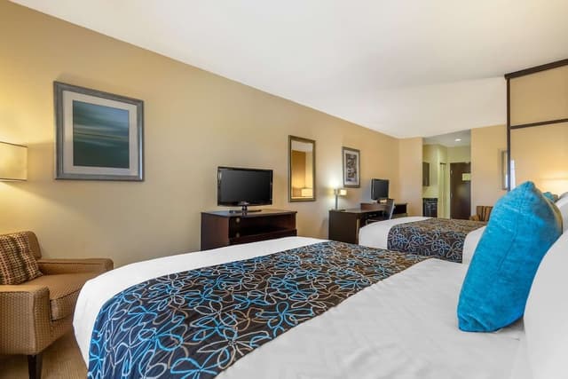 Suite, 2 Queen Beds, Non Smoking, Refrigerator & Microwave (with Sofabed)