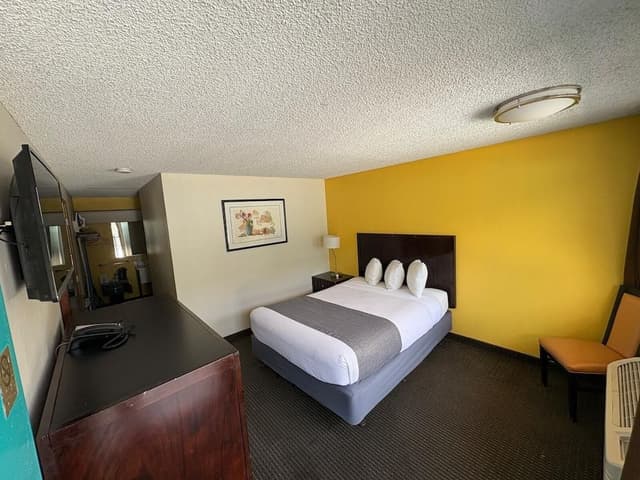 Standard Room, 1 King Bed