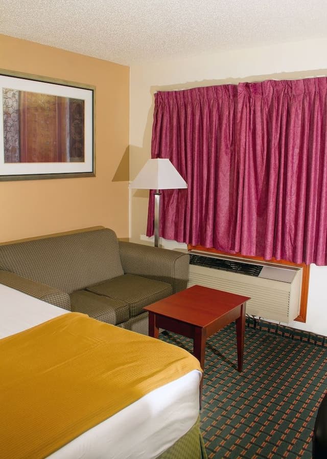 Basic Single Room, 1 King Bed, Non Smoking
