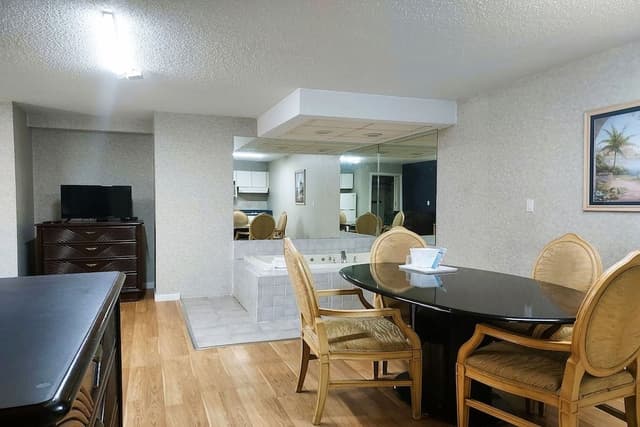 Studio Suite, 1 King Bed, Jetted Tub (Kitchenette)