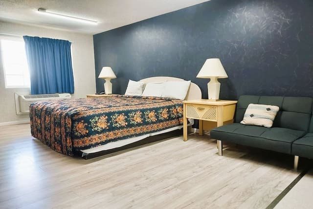 Studio Suite, 1 King Bed, Kitchenette
