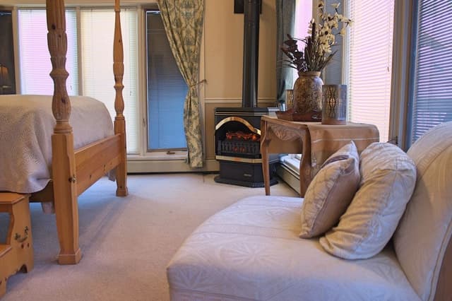 Room, Private Bathroom (10 Royal Queen)
